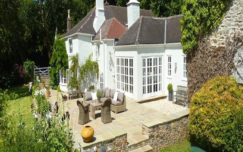 Ideal Holiday Cottage